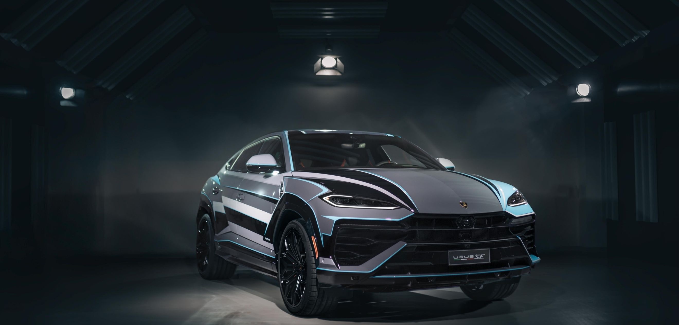 Lamborghini Unveils Miami-Inspired Urus SE at Art Week